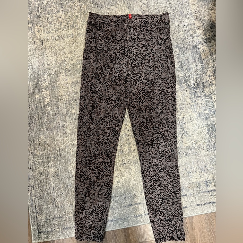 SPANX Jean-ish Animal Print Ankle Jeggings Leggings in Desert Dot Size: M